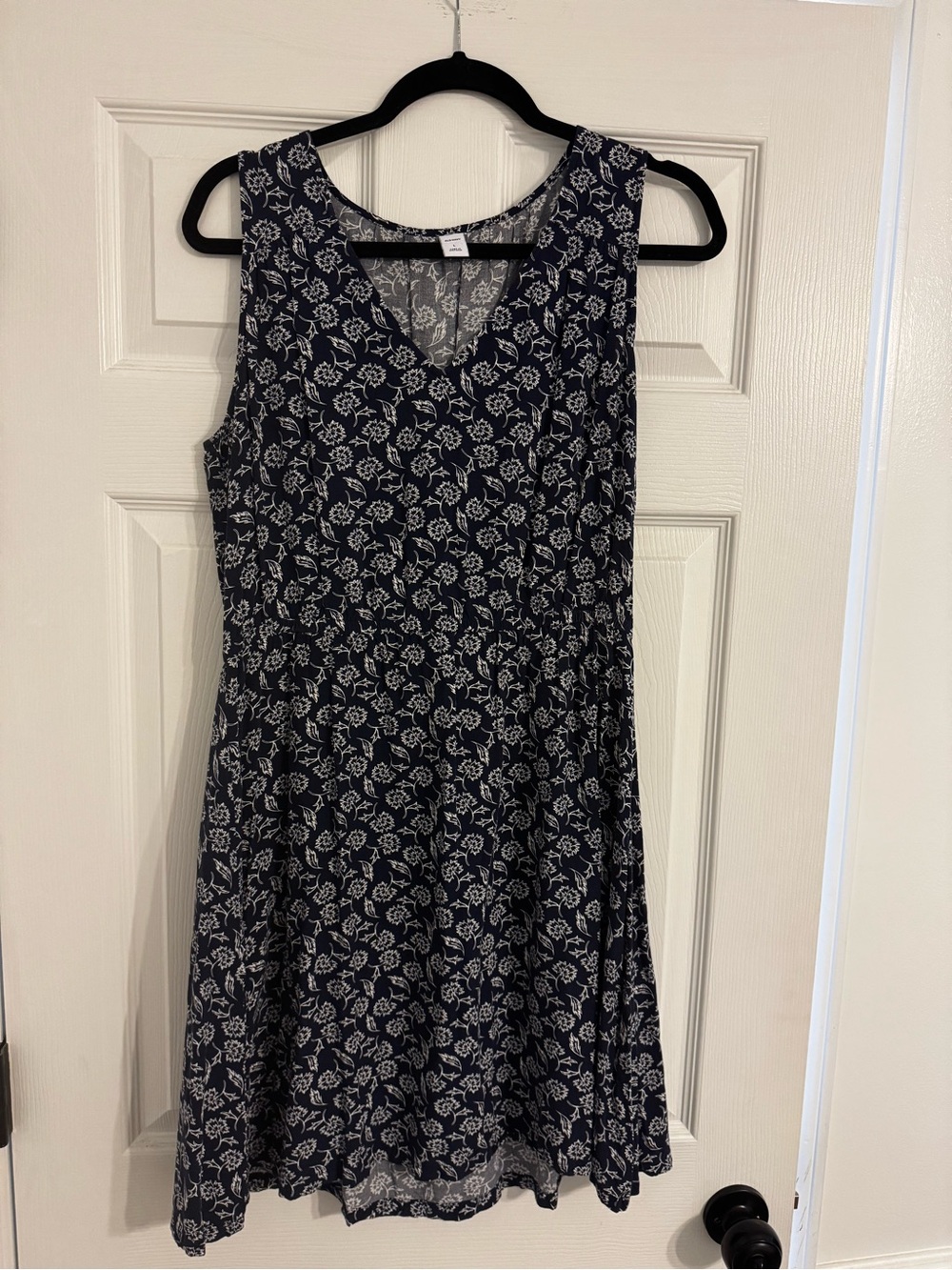 Old Navy Navy and White Floral V-Neck Mini Dress